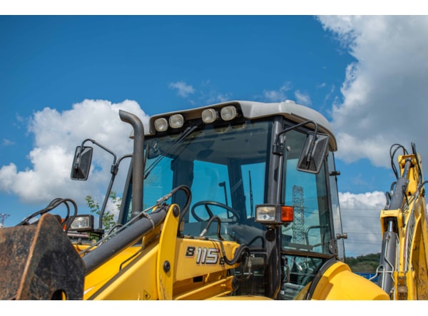 Buldoexcavator New Holland 115  de vanzare